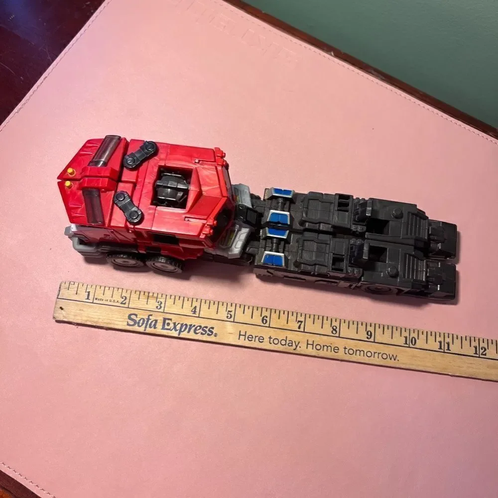 2004 Transformer Hasbro Cyzertron Optimus Prime Collectable